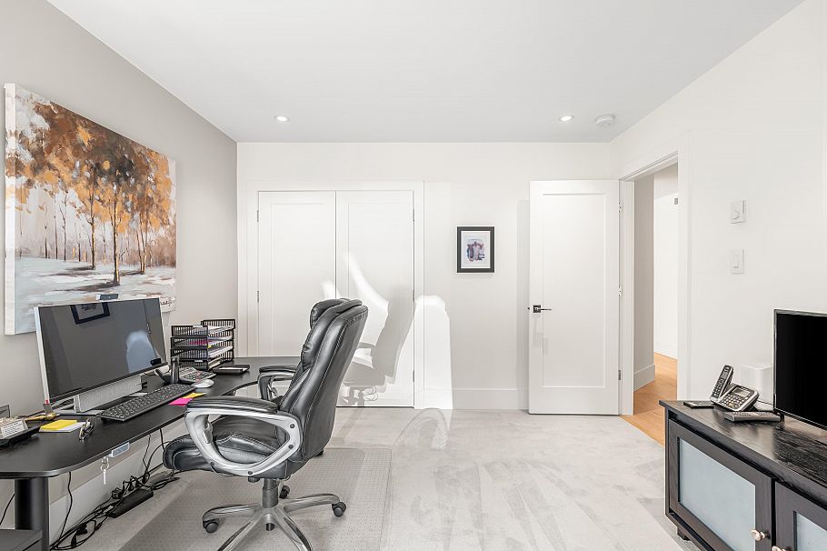 4 2425 Edgemont Boulevard North Vancouver, BC - 25