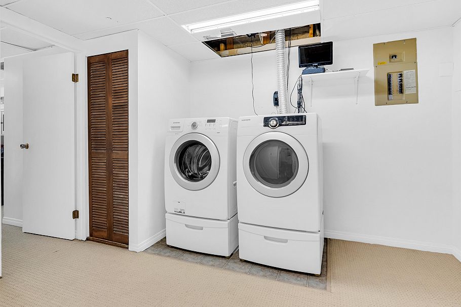 3970 Phyllis Road North Vancouver, BC - 33