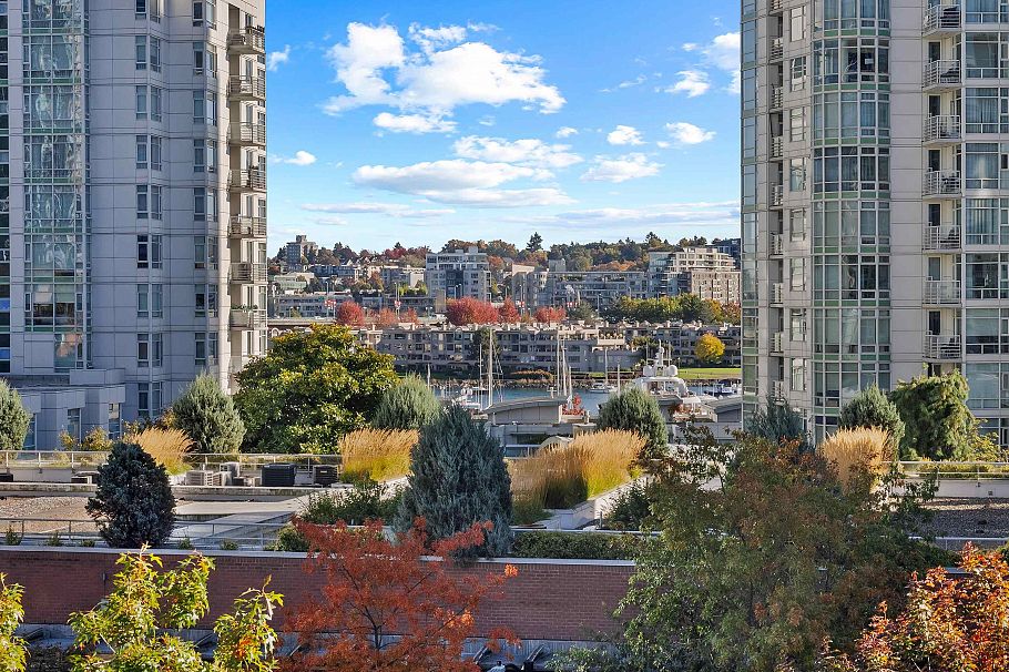 602 1177 Pacific Boulevard Vancouver, BC - 24