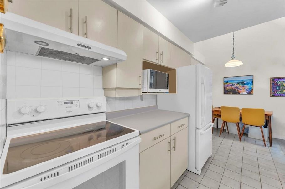 3060 W 8th Avenue Vancouver, BC - 10