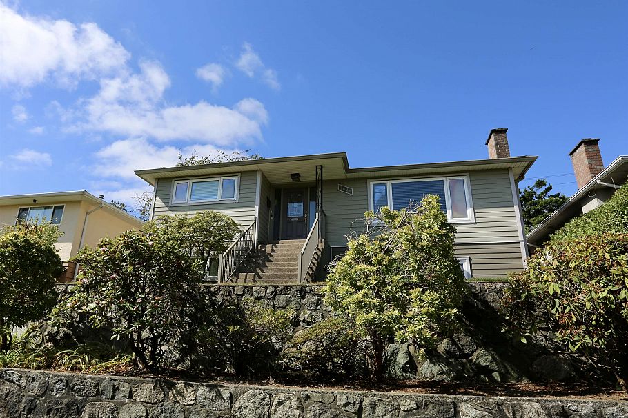 7621 Elliott Street Vancouver, BC - 1