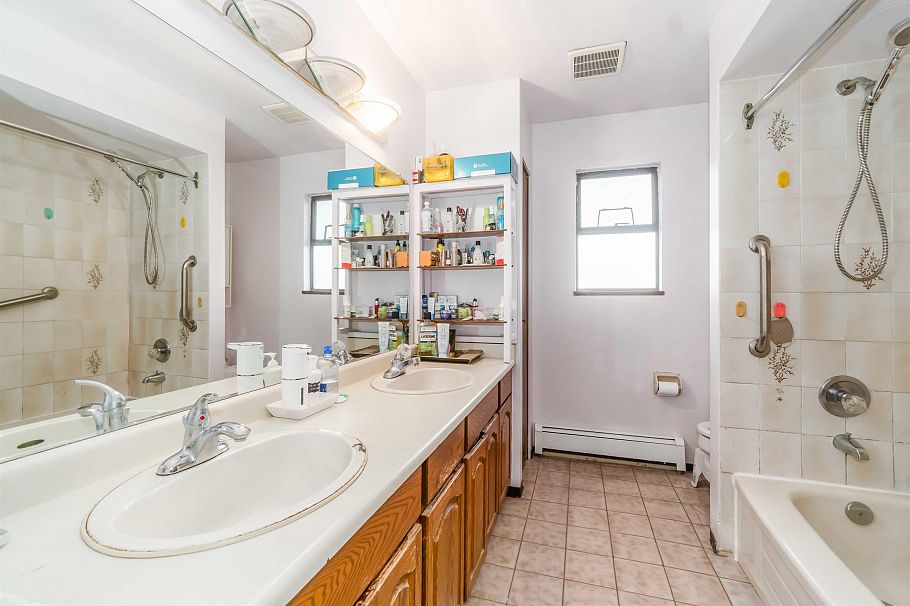 5820 Earles Street Vancouver, BC - 18