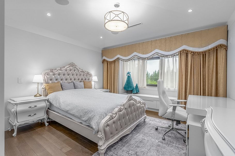 925 Beaumont Drive North Vancouver, BC - 24