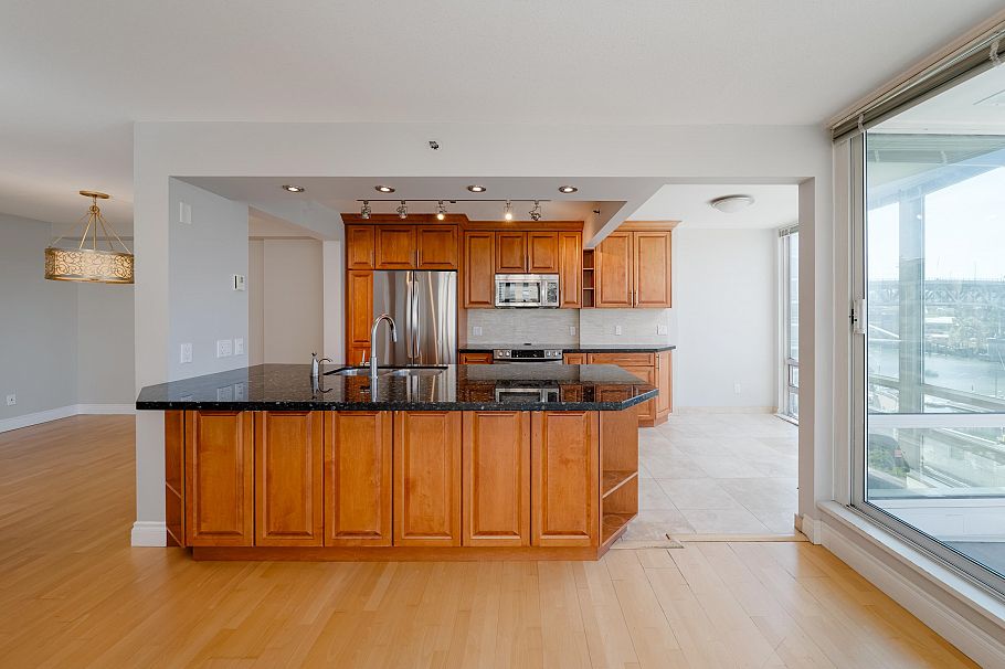 805 1500 Hornby Street Vancouver, BC - 13