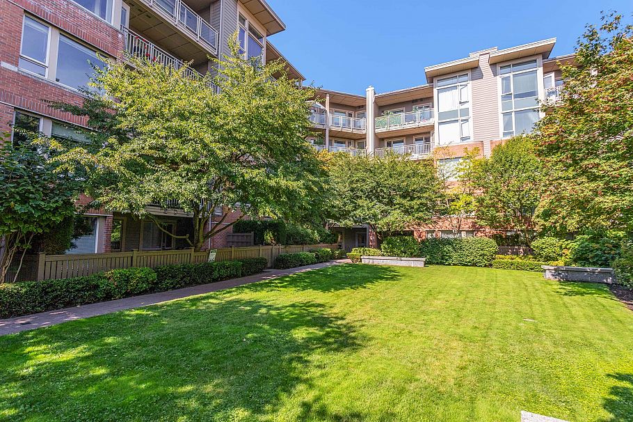 526 119 W 22nd Street North Vancouver, BC - 35