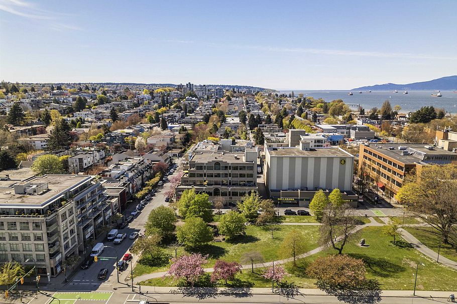 1858 W 1st Avenue Vancouver, BC - 36