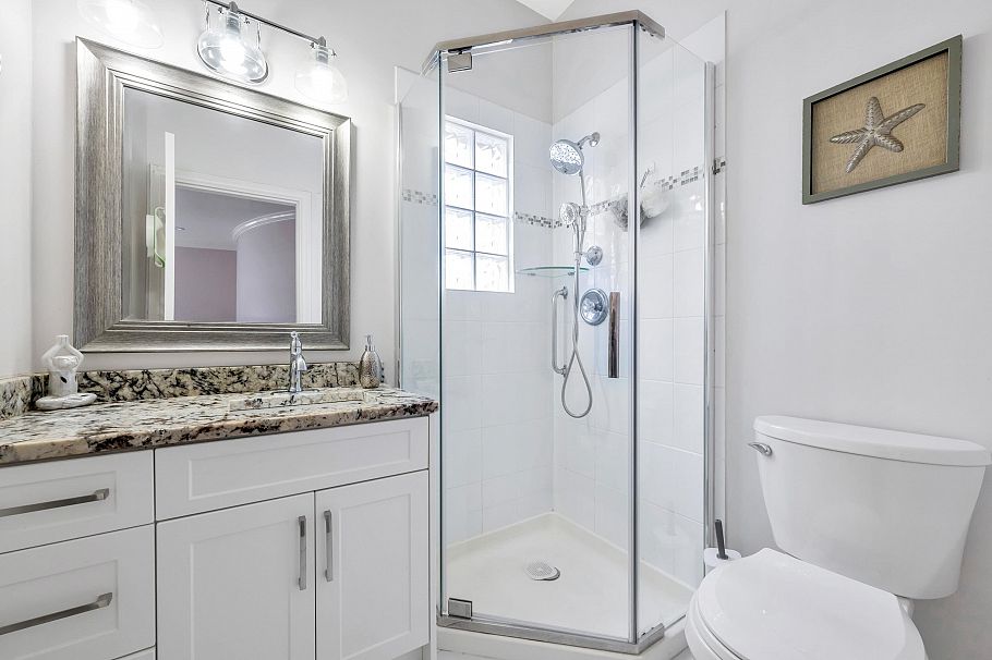 6271 Arlington Street Vancouver, BC - 14