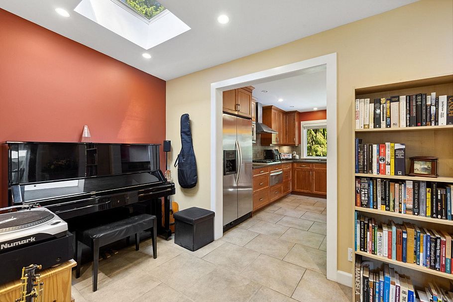 2591 Belloc Street North Vancouver, BC - 13