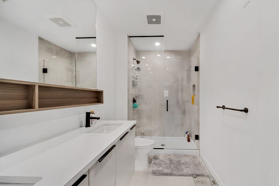 202 2408 Grant Street Vancouver, BC - 8