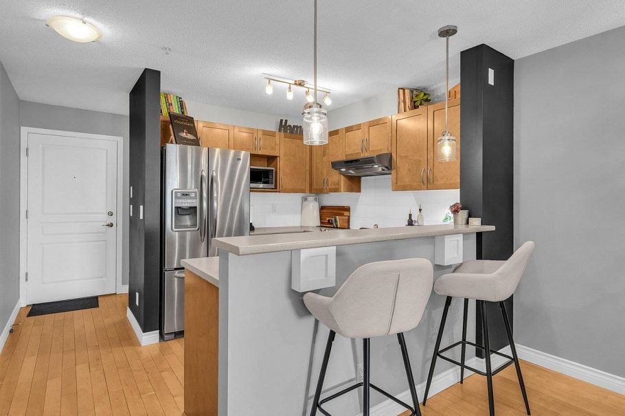 105 333 E 1st Street North Vancouver, BC - 4