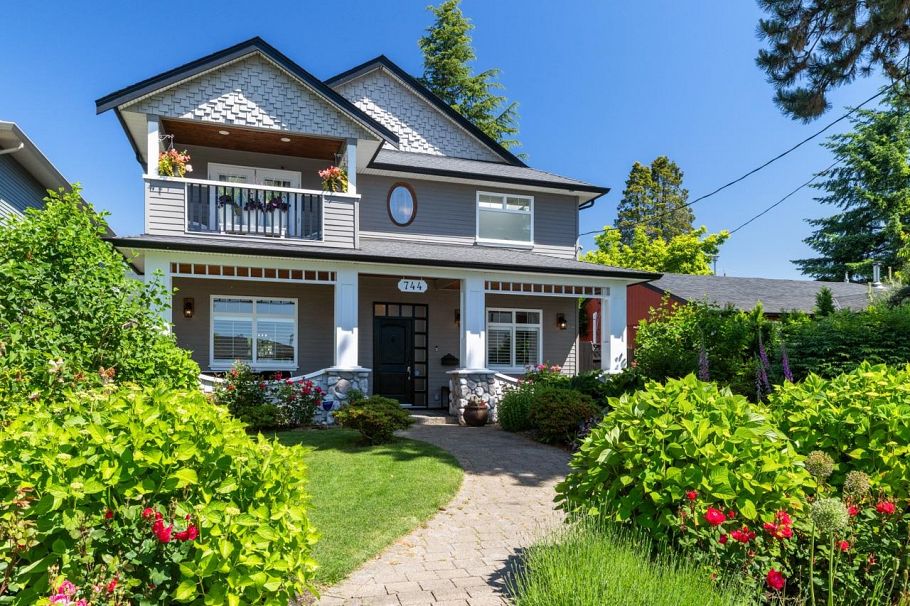 744 E 15th Street North Vancouver, BC - 1