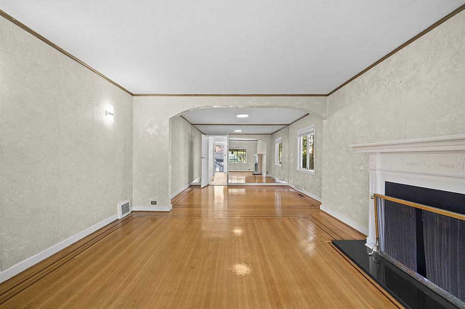 555 W 19th Avenue Vancouver, BC - 6