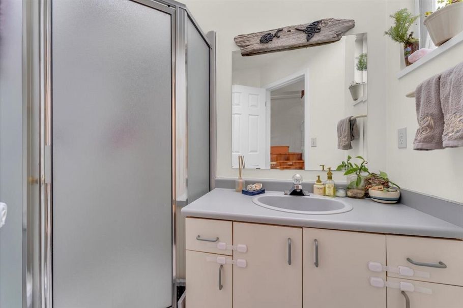 3060 W 8th Avenue Vancouver, BC - 17