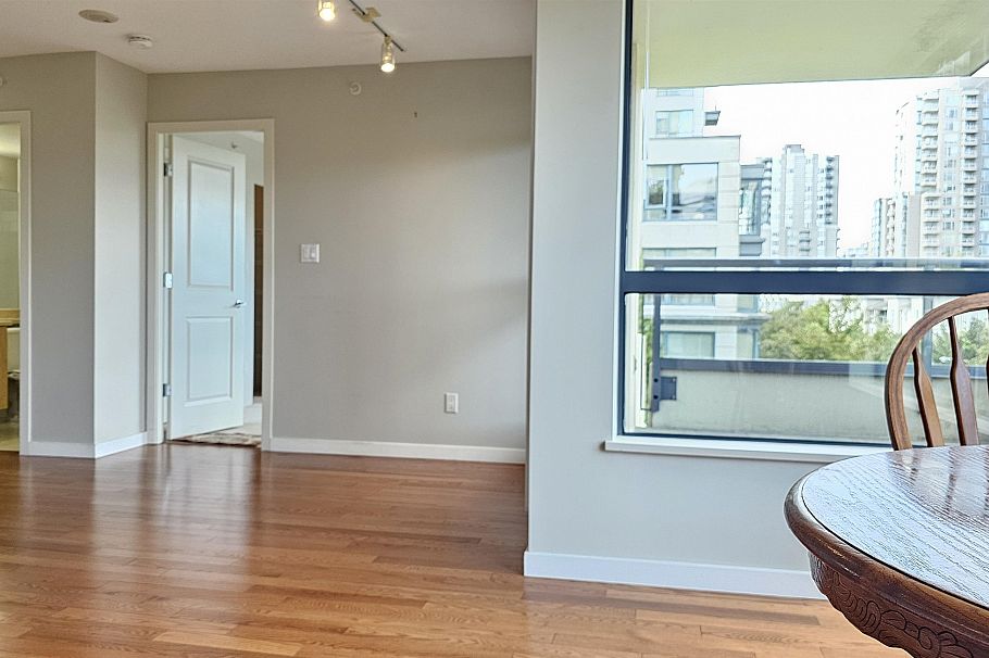 512 3588 Crowley Drive Vancouver, BC - 5