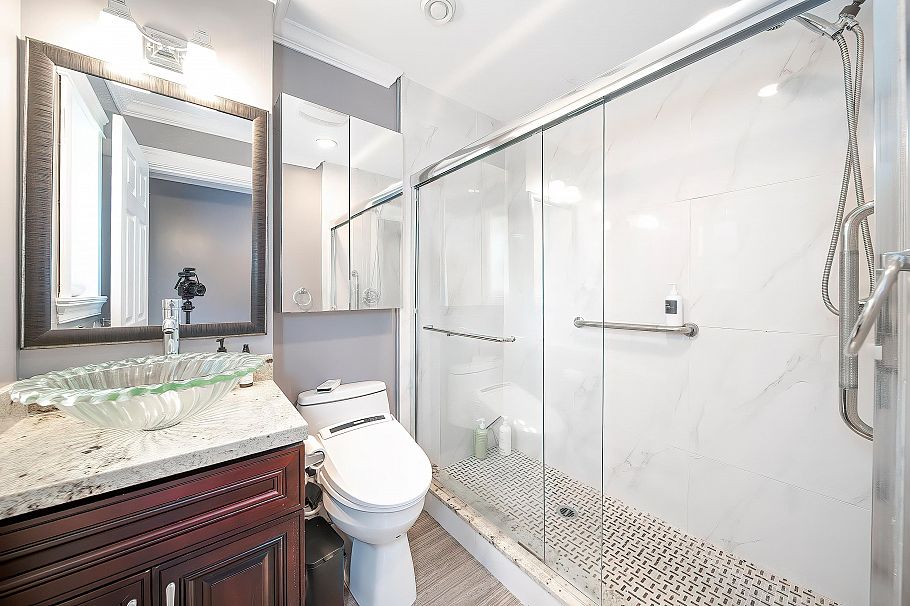 3765 W 3rd Avenue Vancouver, BC - 35