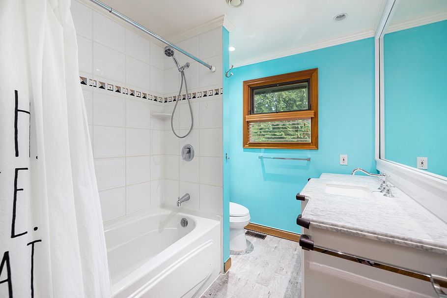 1561 Merlynn Crescent North Vancouver, BC - 18