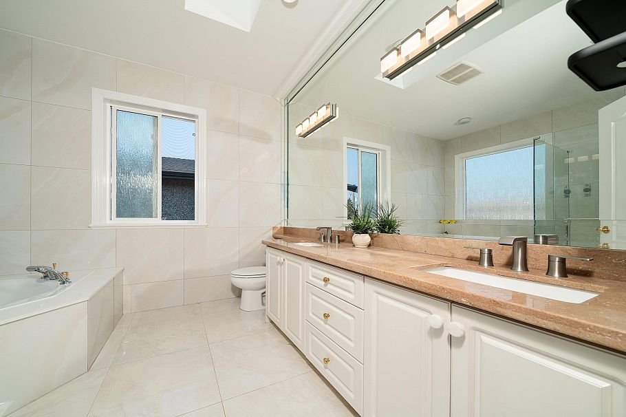 763 W 64th Avenue Vancouver, BC - 24