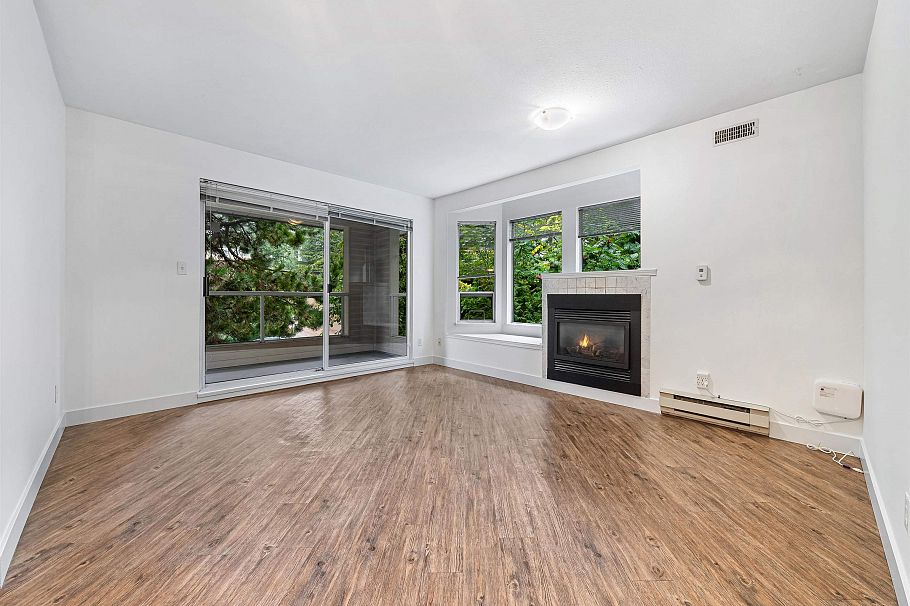 303 123 E 6th Street North Vancouver, BC - 2