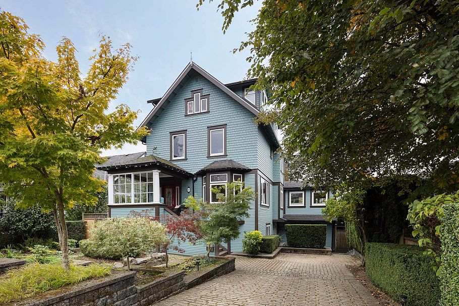 529 E 11th Street North Vancouver, BC - 2