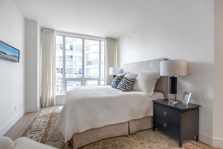 801 1328 Marinaside Crescent Vancouver, BC - 23