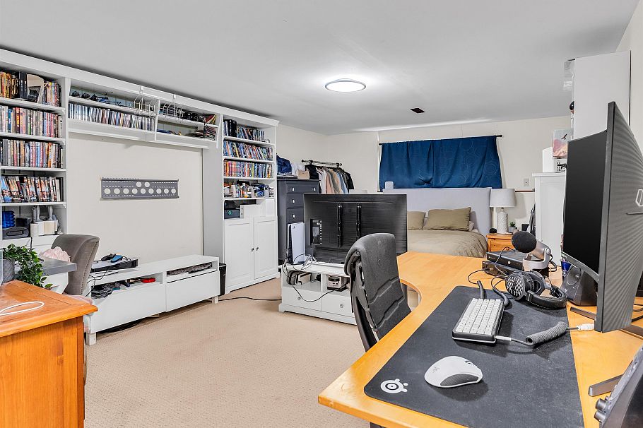 3970 Phyllis Road North Vancouver, BC - 30