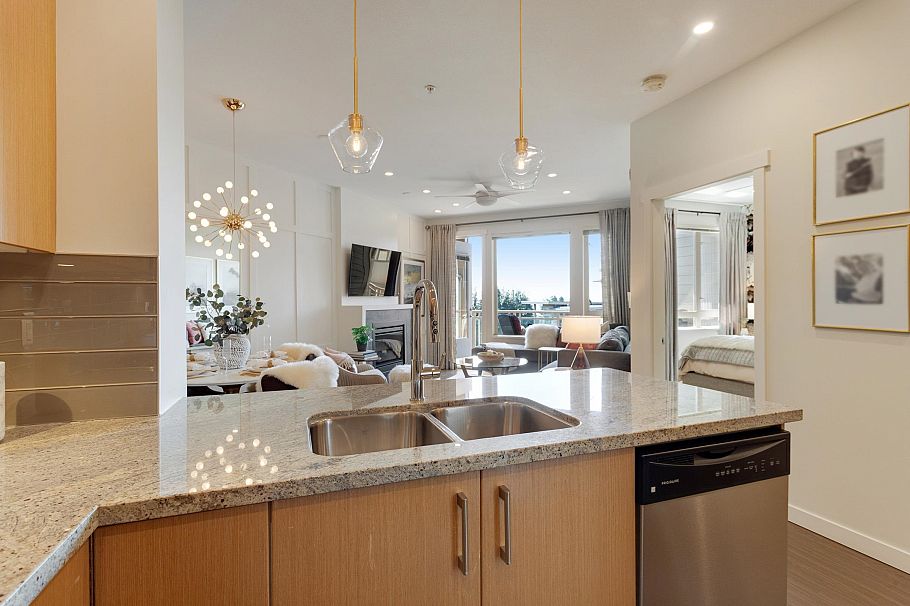 526 119 W 22nd Street North Vancouver, BC - 16