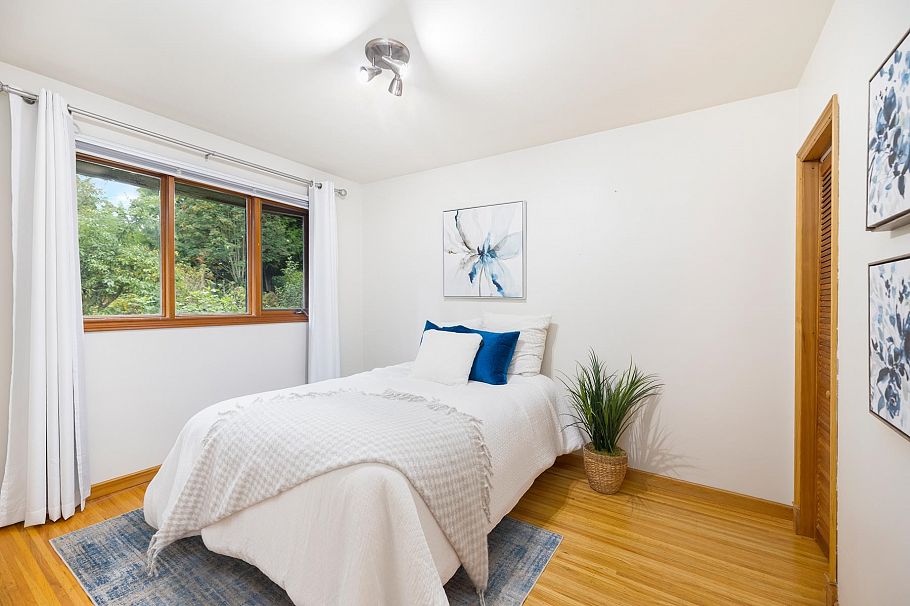 1561 Merlynn Crescent North Vancouver, BC - 17