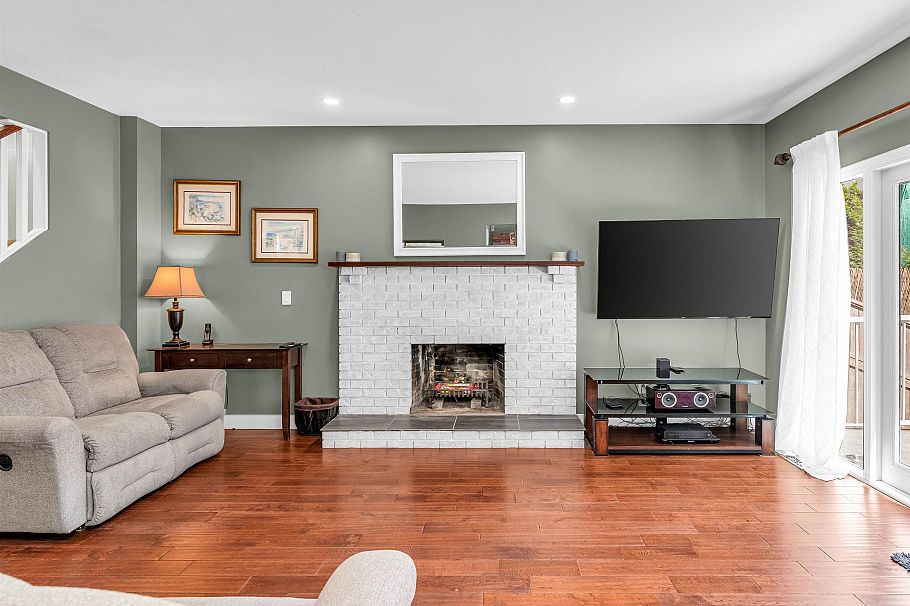 3970 Phyllis Road North Vancouver, BC - 4