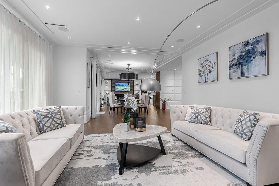 925 Beaumont Drive North Vancouver, BC - 2