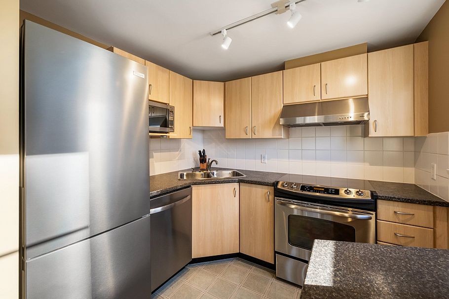 1206 121 W 15th Street North Vancouver, BC - 13