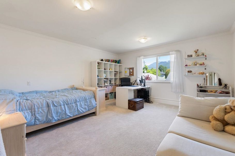 744 E 15th Street North Vancouver, BC - 22