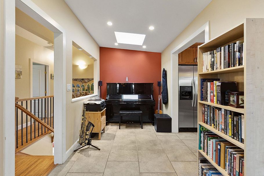 2591 Belloc Street North Vancouver, BC - 15