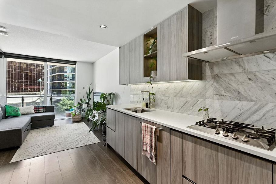 408 89 Nelson Street Vancouver, BC - 1