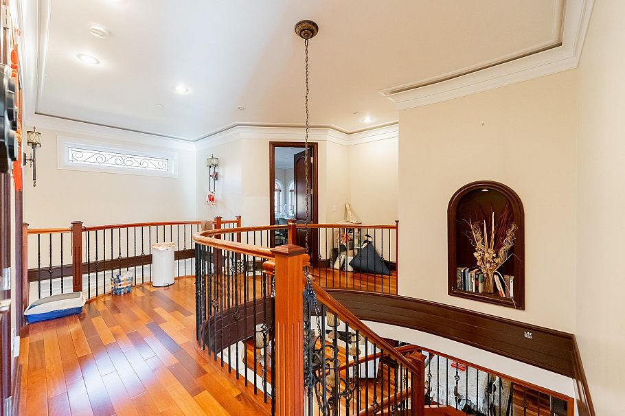 2502 W 36th Avenue Vancouver, BC - 18