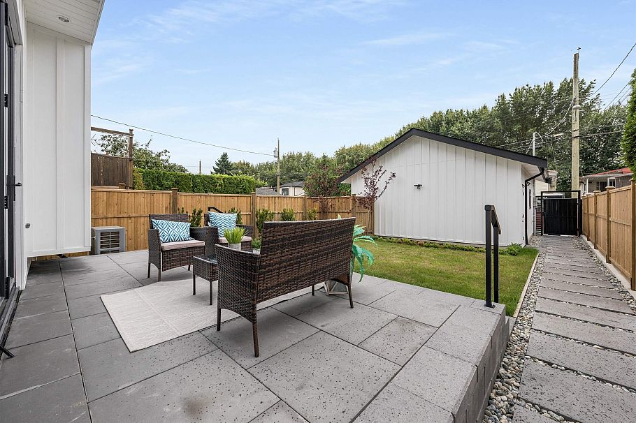 2 878 E 37th Avenue Vancouver, BC - 6