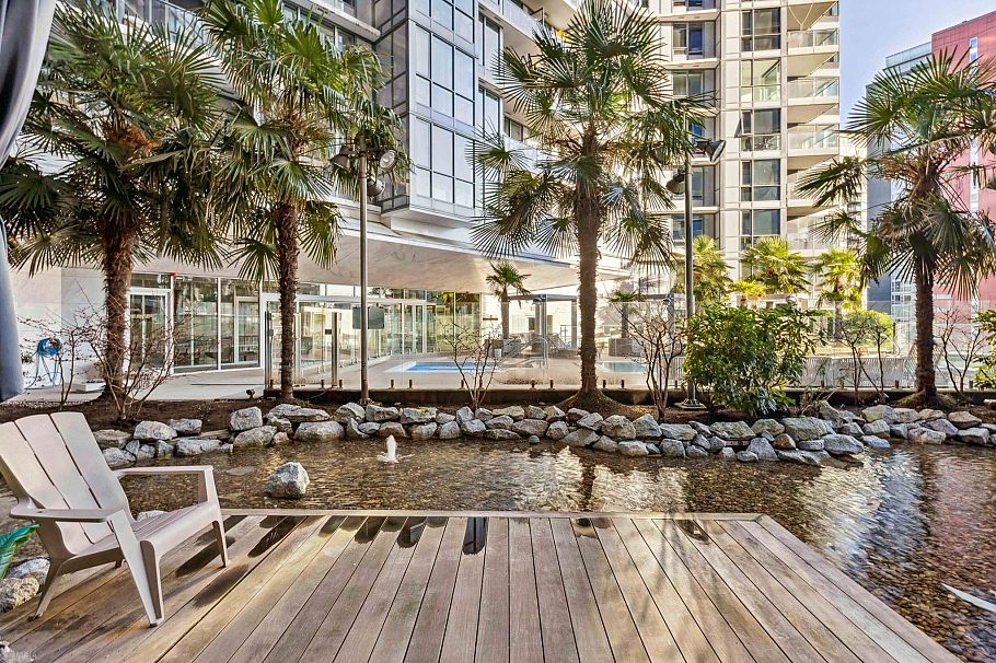 303 68 Smithe Street Vancouver, BC - 3