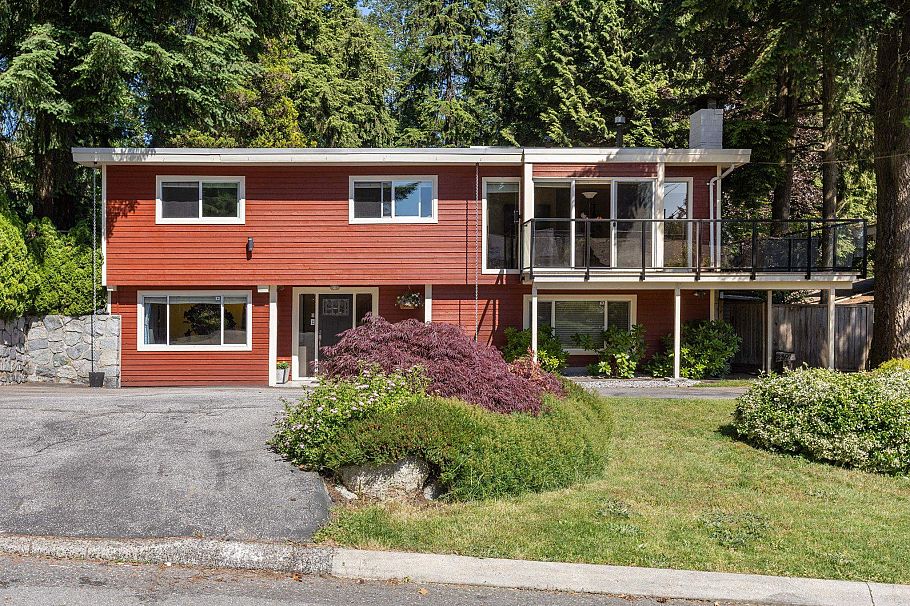 2591 Belloc Street North Vancouver, BC - 2