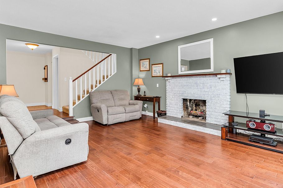 3970 Phyllis Road North Vancouver, BC - 3