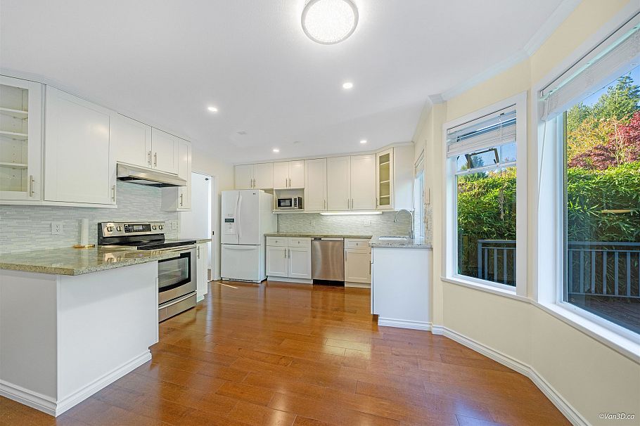 1072 Clements Avenue North Vancouver, BC - 7