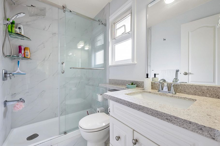 6271 Arlington Street Vancouver, BC - 24