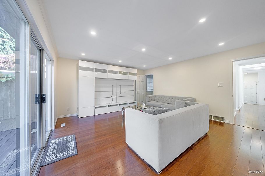 1072 Clements Avenue North Vancouver, BC - 6