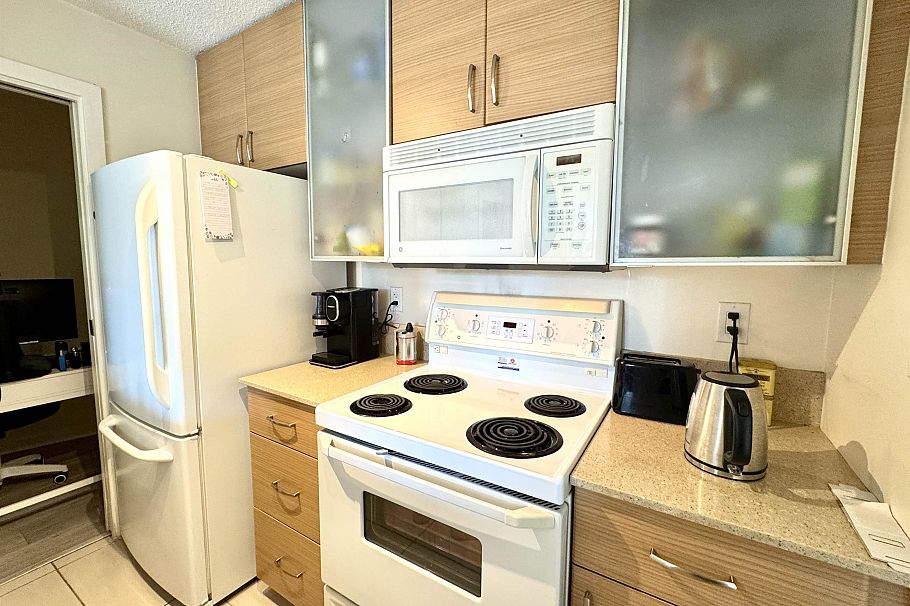 410 977 Mainland Street Vancouver, BC - 4