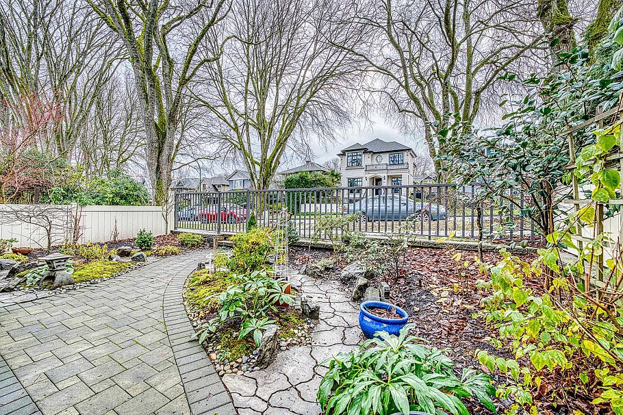 3537 W 18th Avenue Vancouver, BC - 4