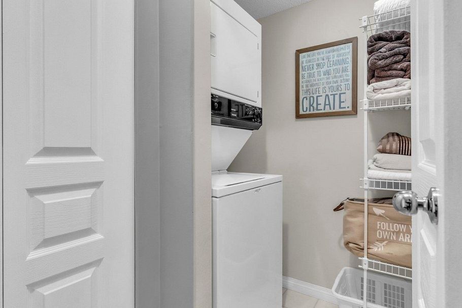 105 333 E 1st Street North Vancouver, BC - 17