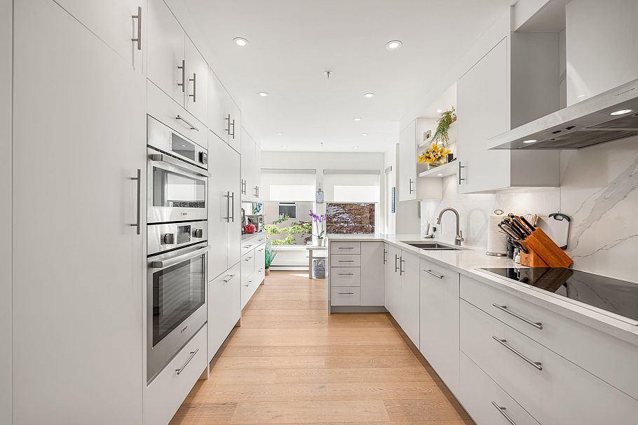 4 2425 Edgemont Boulevard North Vancouver, BC - 12