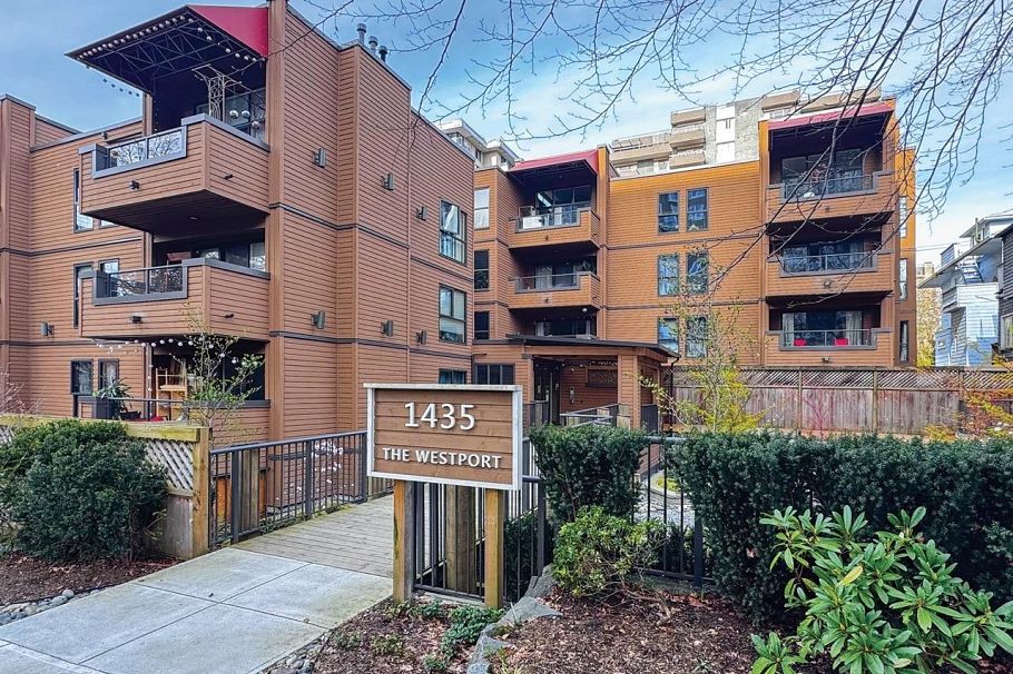 302 1435 Nelson Street Vancouver, BC - 1