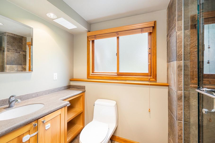 1561 Merlynn Crescent North Vancouver, BC - 23