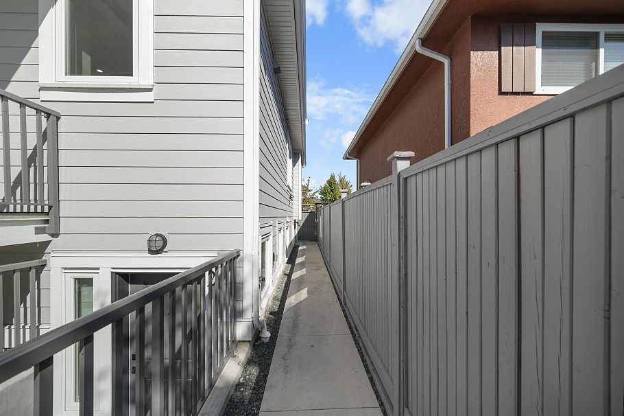 2790 E 49th Avenue Vancouver, BC - 19