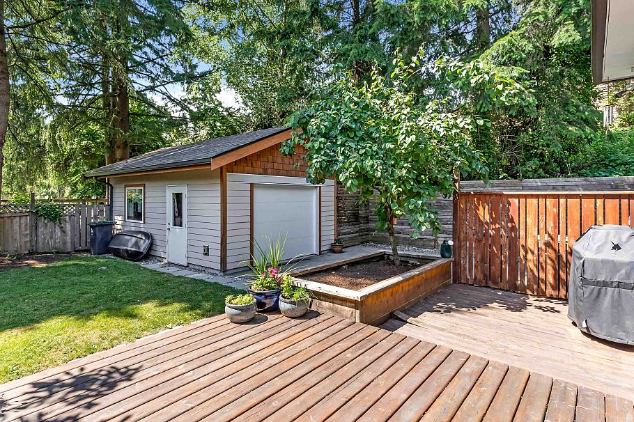 2433 Philip Avenue North Vancouver, BC - 37