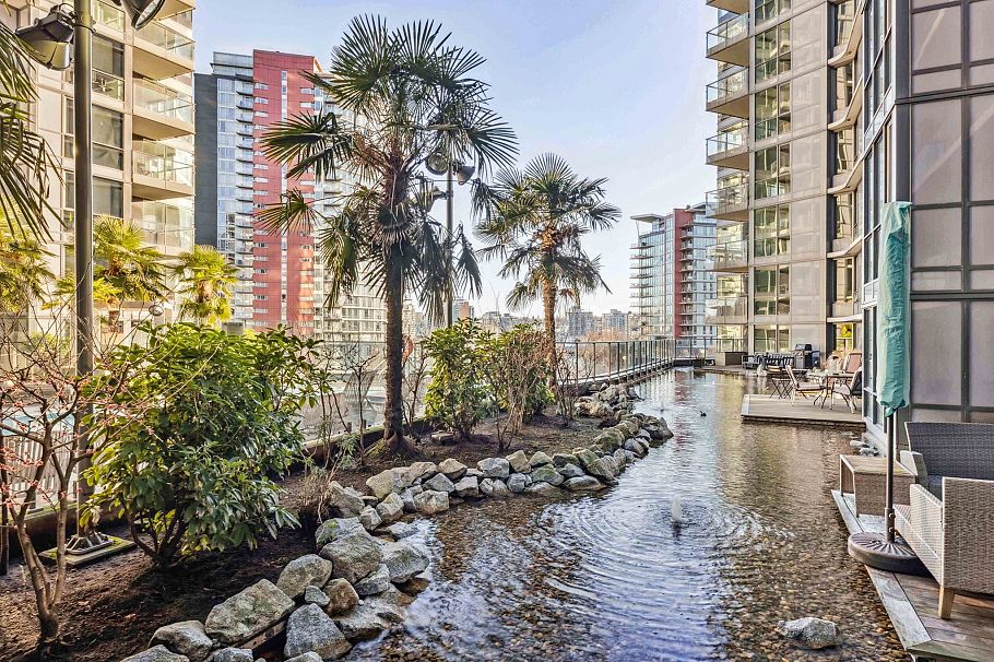 303 68 Smithe Street Vancouver, BC - 5